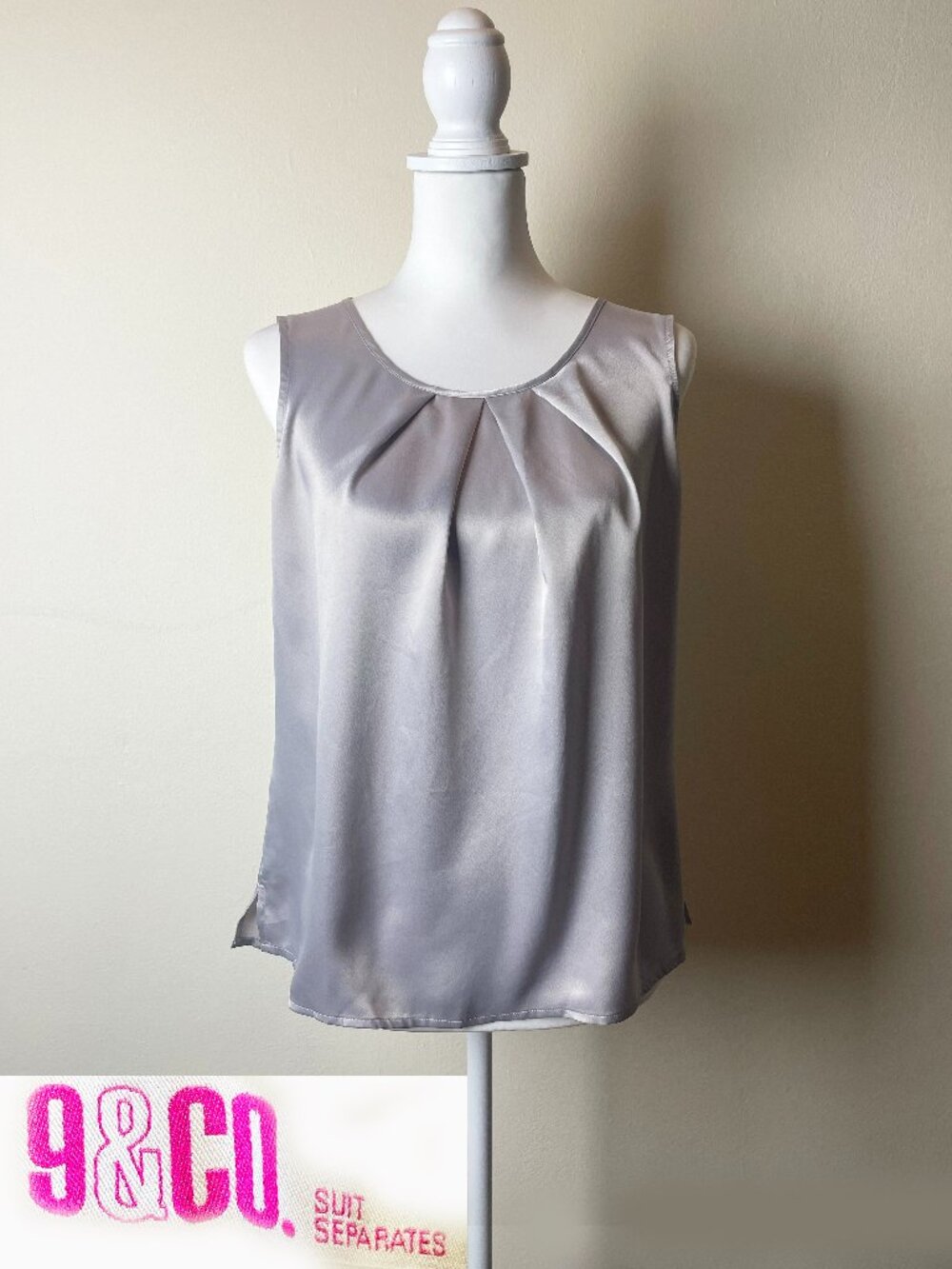 9&Co Suit Separates Silver Gray Pleated Satin-Like Sleeveless Blouse Size M